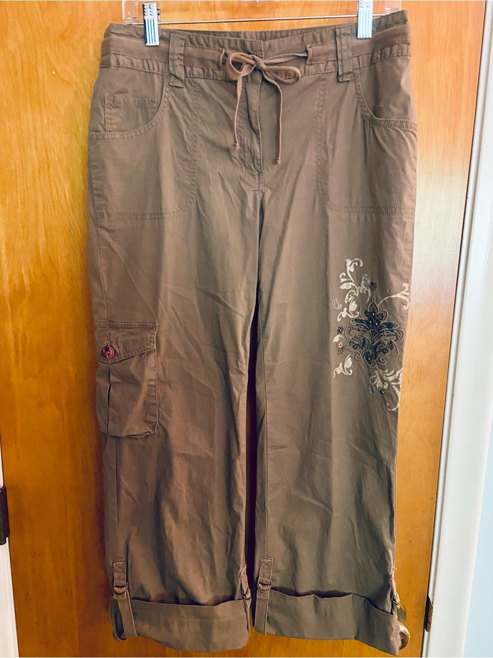 🤎SIZE 8 Style & Co. Women’s Brown Cargo Pants w/Embroidered Side Detail🤎